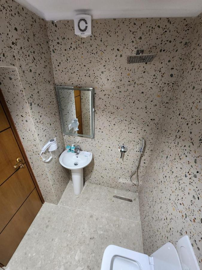 Pietro Guesthouse 2 티라나 외부 사진